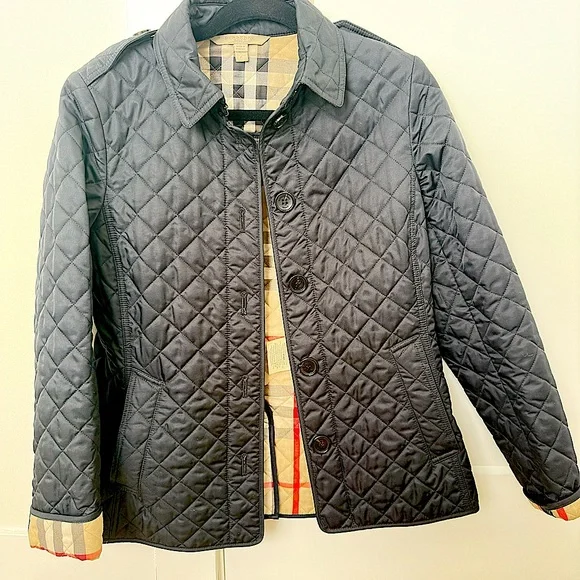 Size is Small - Picture 4 of 4